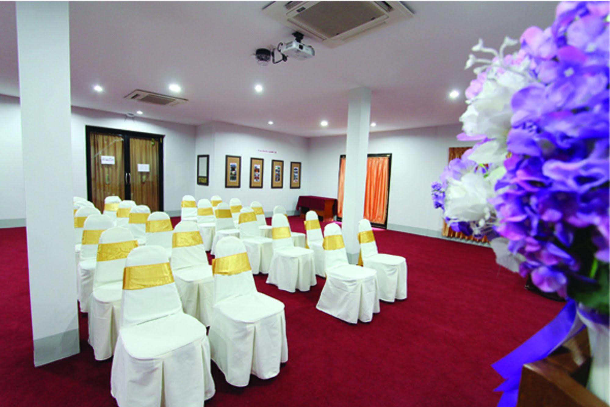 Airbest Gemtree Lampang Hotel Bagian luar foto